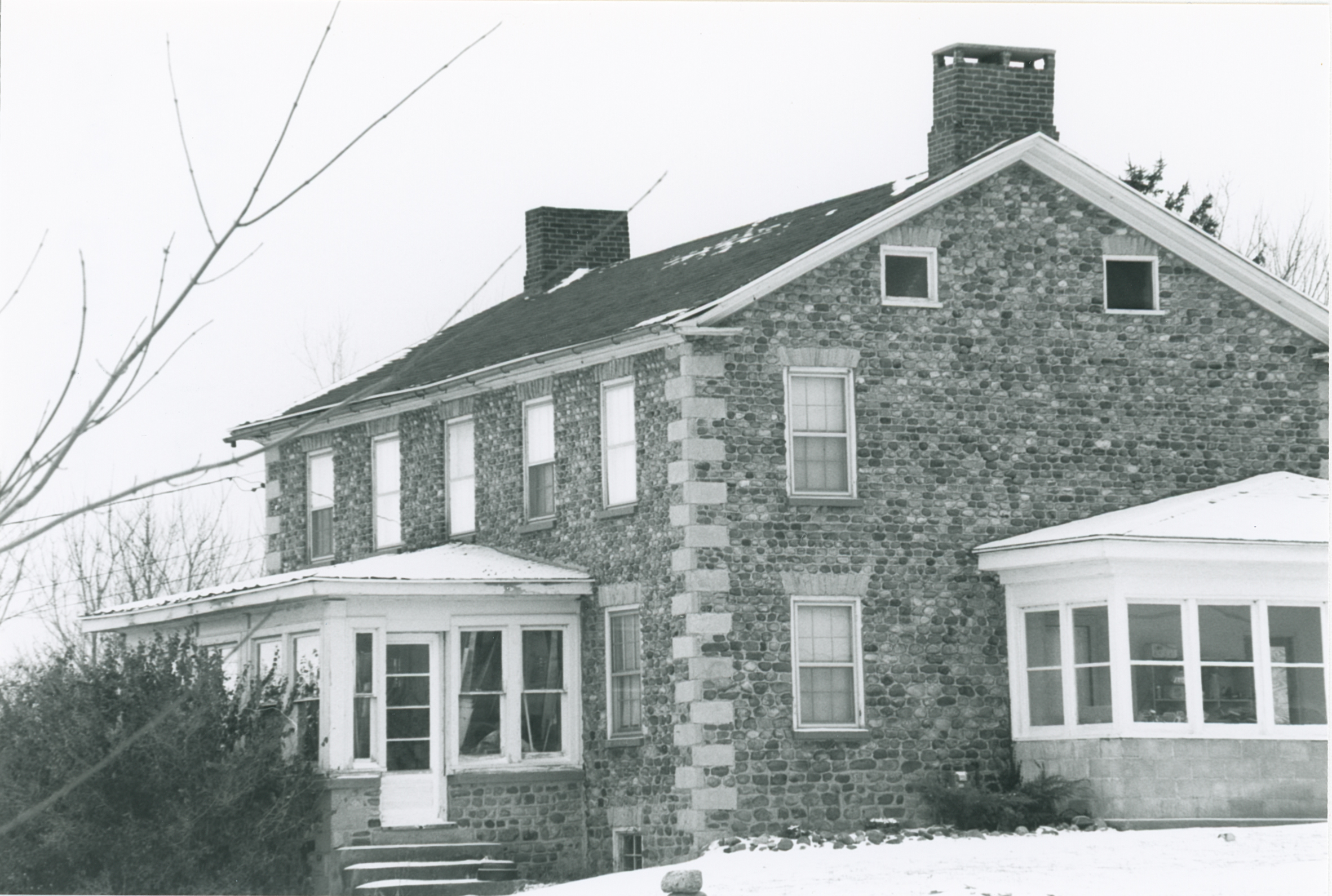 Hen-14 5015 East River Rd 3